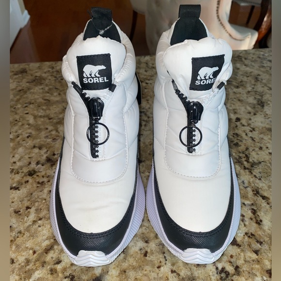 Sorel Out and About White Black Puffer Waterproof Zip Up Boots Booties - Picture 3 of 9